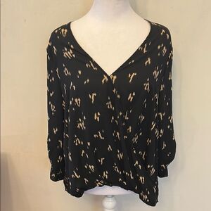 All in Favor Black and Cream Wrap Rollable Long sleeve blouse Size L EUC